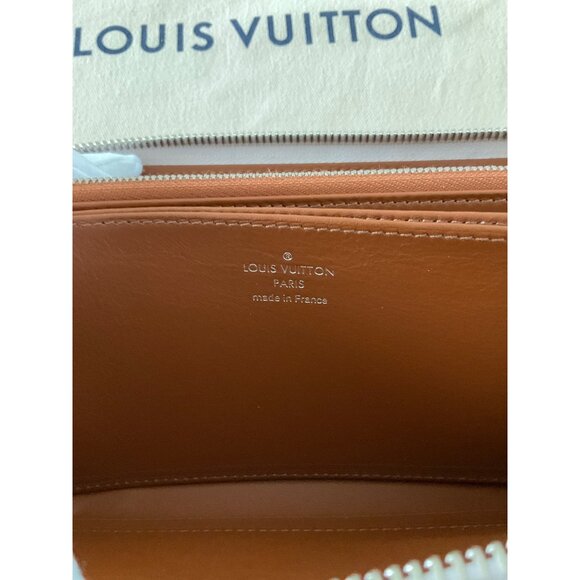 Louis Vuitton Mahina Beige Zippy Wallet Excellent Condition Box & Bag - Picture 7 of 13